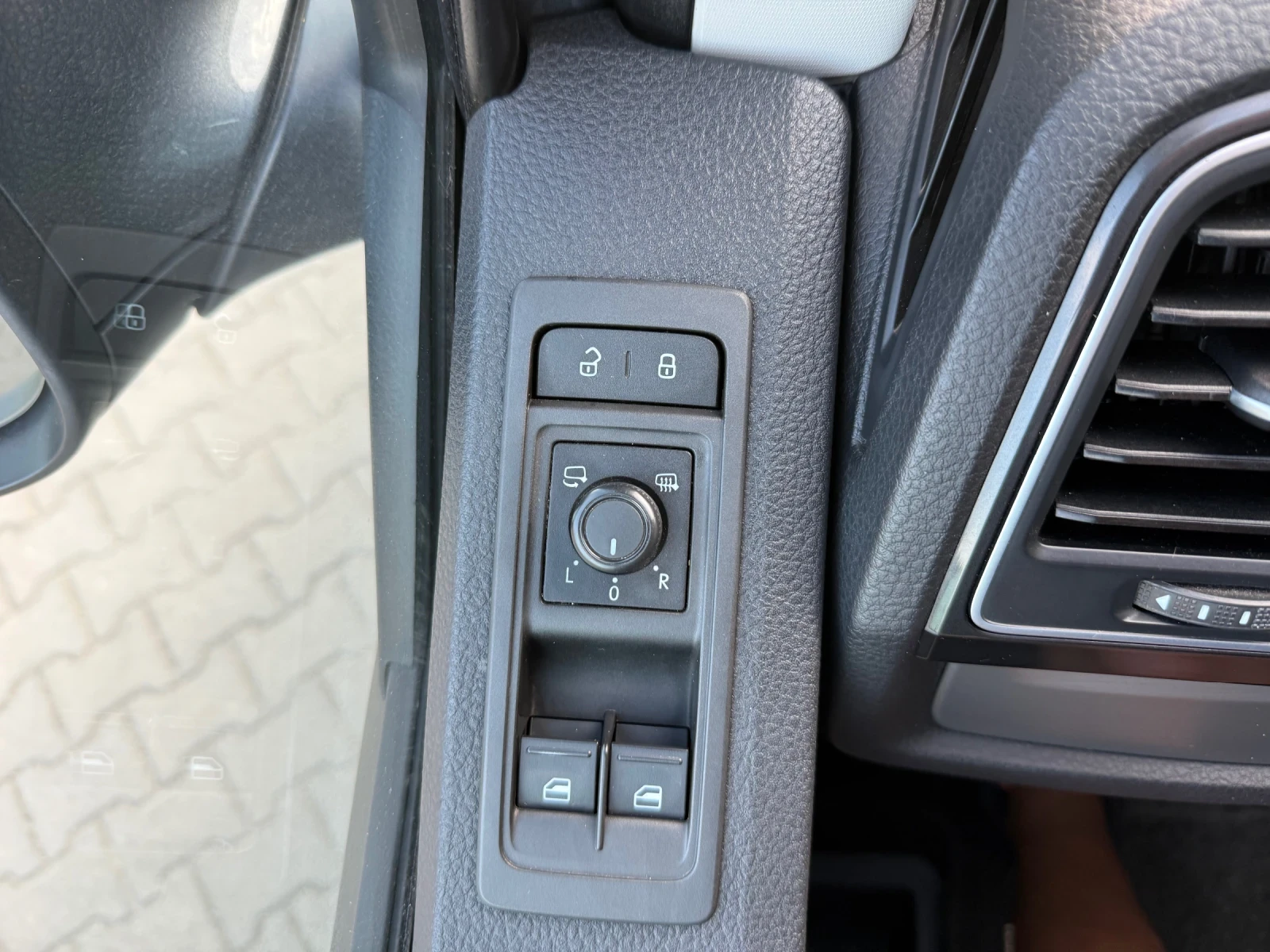 VW Transporter 2.0TDI, снимка 16 - Бусове и автобуси - 56059988
