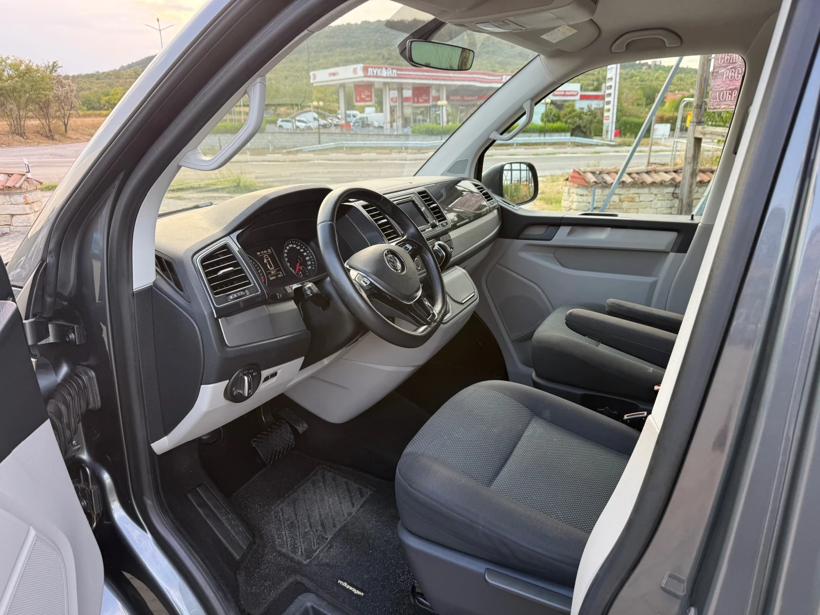 VW Transporter 2.0TDI, снимка 11 - Бусове и автобуси - 56059988