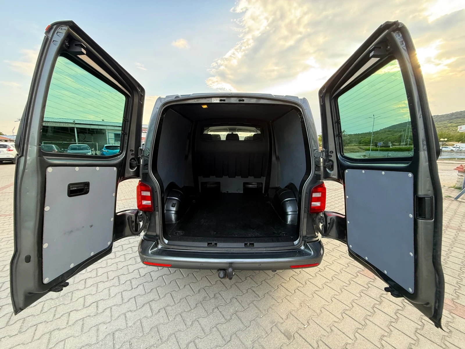 VW Transporter 2.0TDI, снимка 7 - Бусове и автобуси - 56059988