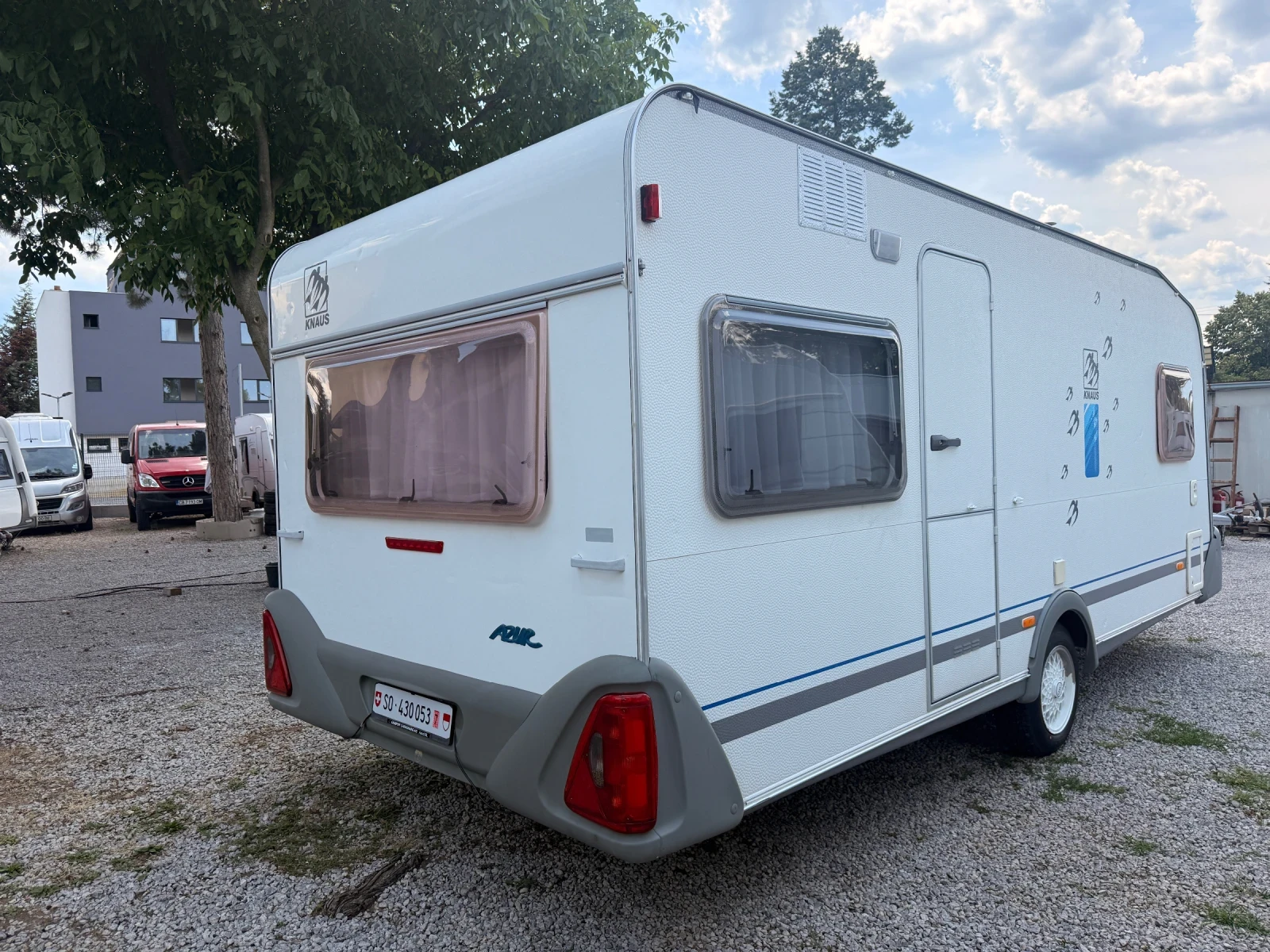 Каравана Knaus Azur 500, снимка 5 - Каравани и кемпери - 55228757