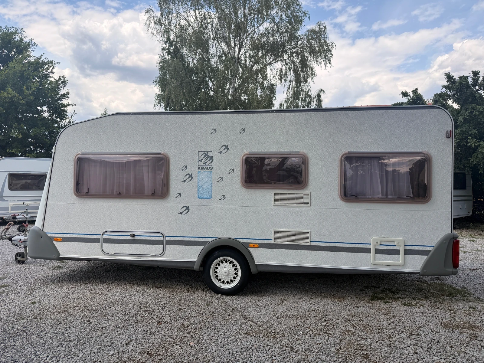 Каравана Knaus Azur 500, снимка 4 - Каравани и кемпери - 55228757