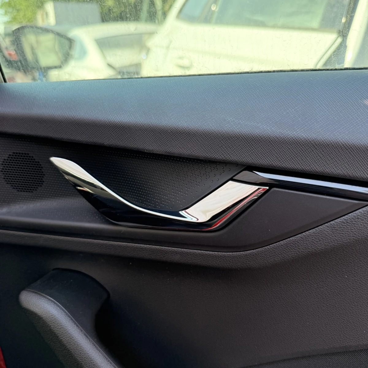 Задна дясна вътрешна дръжка Skoda Kamiq 10 TSI 85kw 657839226