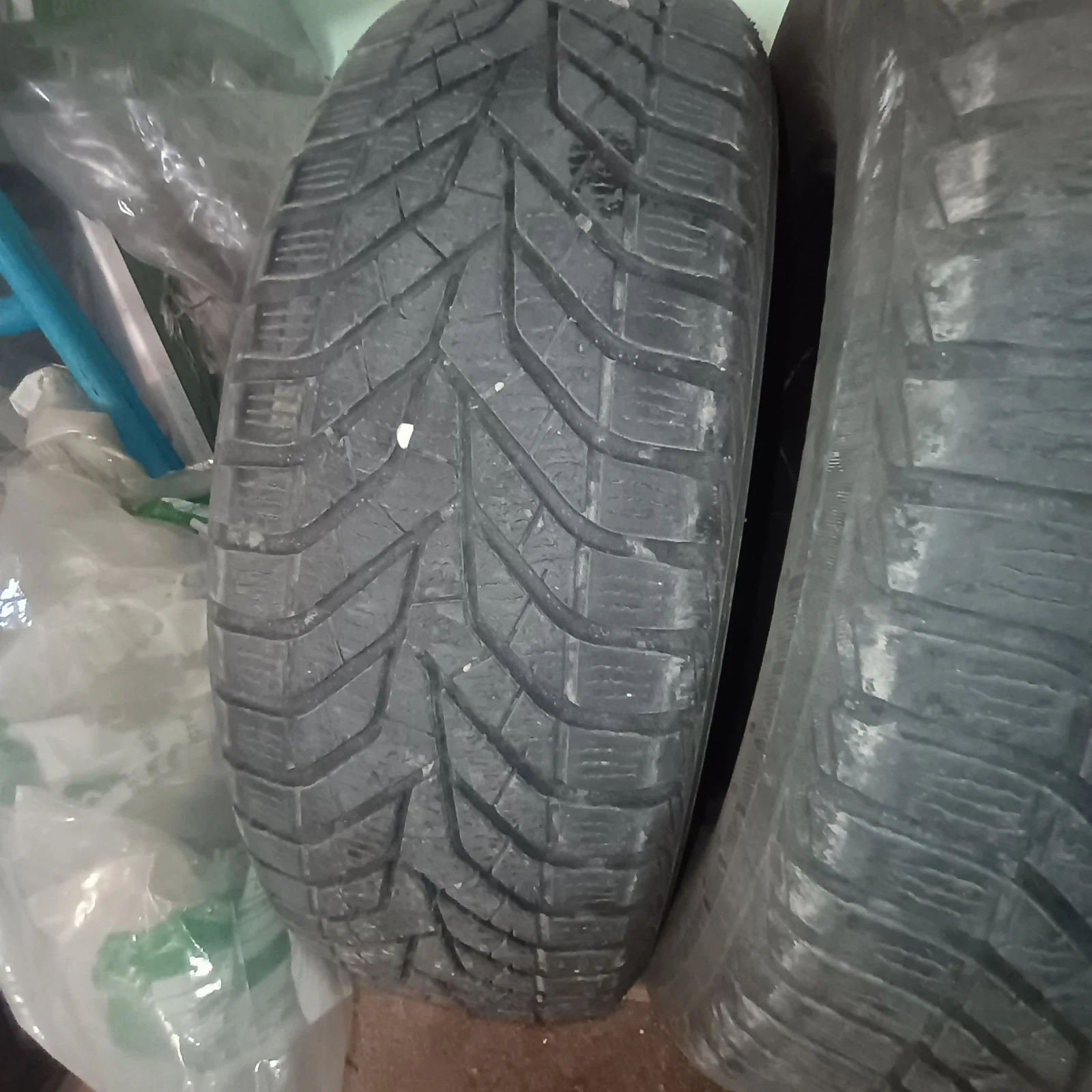 Гуми Зимни 225/65R17, снимка 7 - Гуми и джанти - 54720901