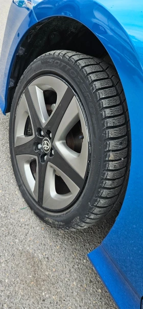 Toyota Prius 1.8 Hybrid AWD-i  Lounge Euro6D, снимка 17