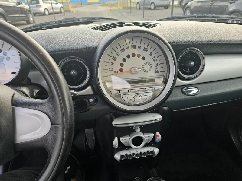 Mini One 1.4iGPL, снимка 9 - Автомобили и джипове - 47554633