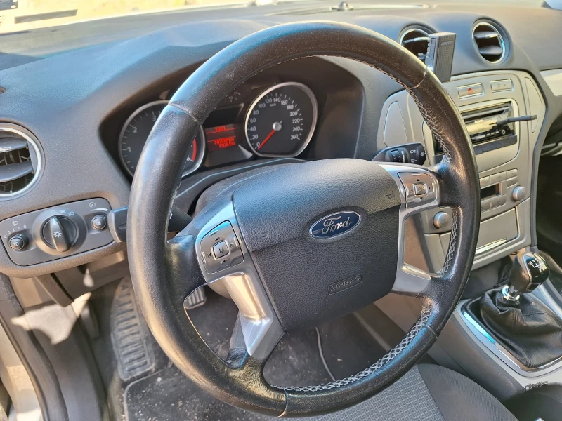 Ford Mondeo 1.8 tdci 125hp седан, снимка 8 - Автомобили и джипове - 49497388