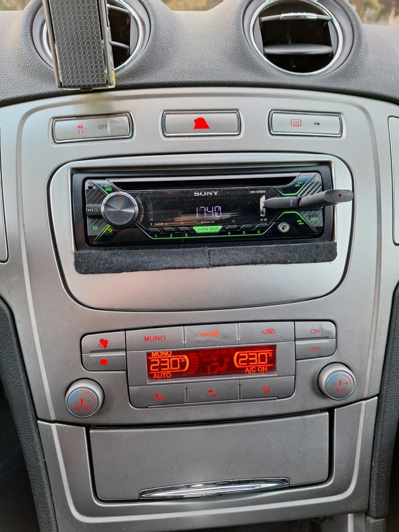 Ford Mondeo 1.8 tdci 125hp седан, снимка 6 - Автомобили и джипове - 49497388