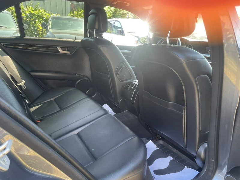 Mercedes-Benz C 300 3.0 V6 4Matik, снимка 9 - Автомобили и джипове - 50887412