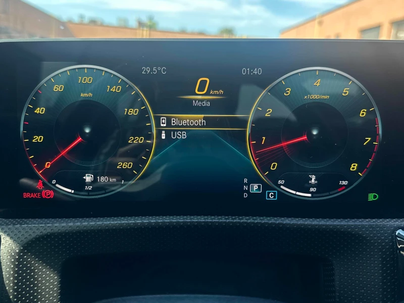 Mercedes-Benz A 220 4M* AMG-pkg* Пано* Подгрев* , снимка 9 - Автомобили и джипове - 52317932