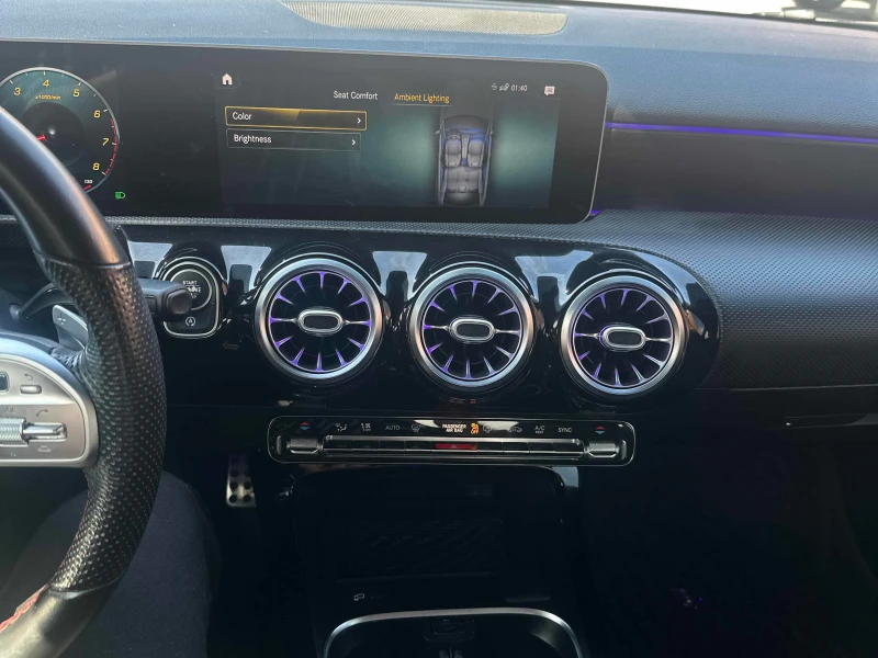 Mercedes-Benz A 220 4M* AMG-pkg* Пано* Подгрев* , снимка 8 - Автомобили и джипове - 52317932