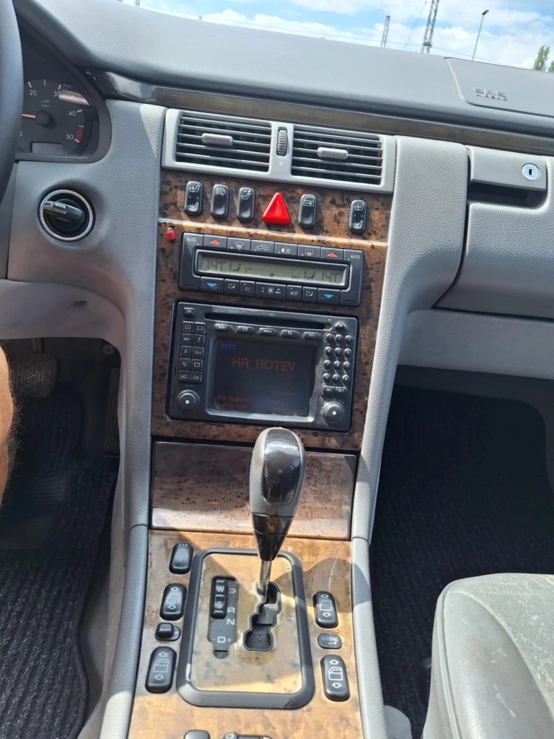 Mercedes-Benz E 320, снимка 3 - Автомобили и джипове - 52034081