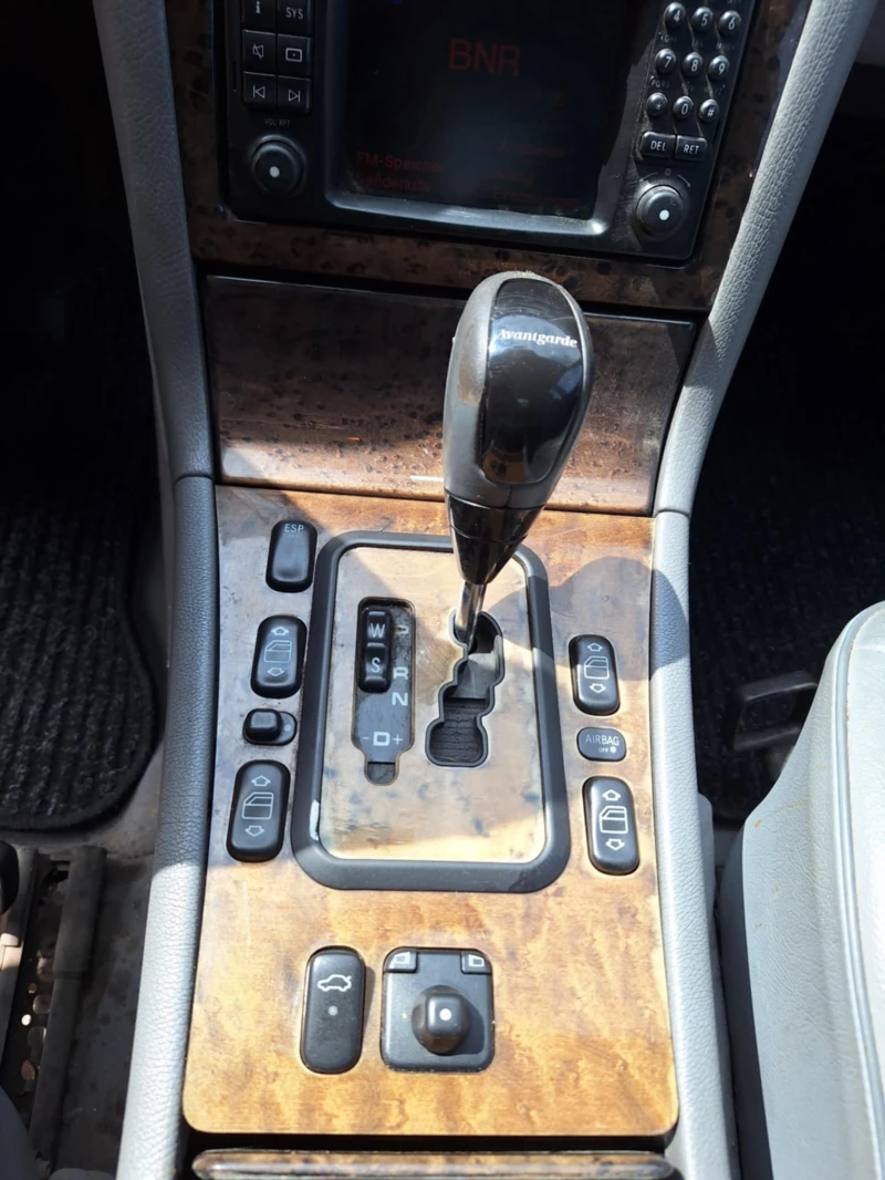 Mercedes-Benz E 320, снимка 10 - Автомобили и джипове - 52034081