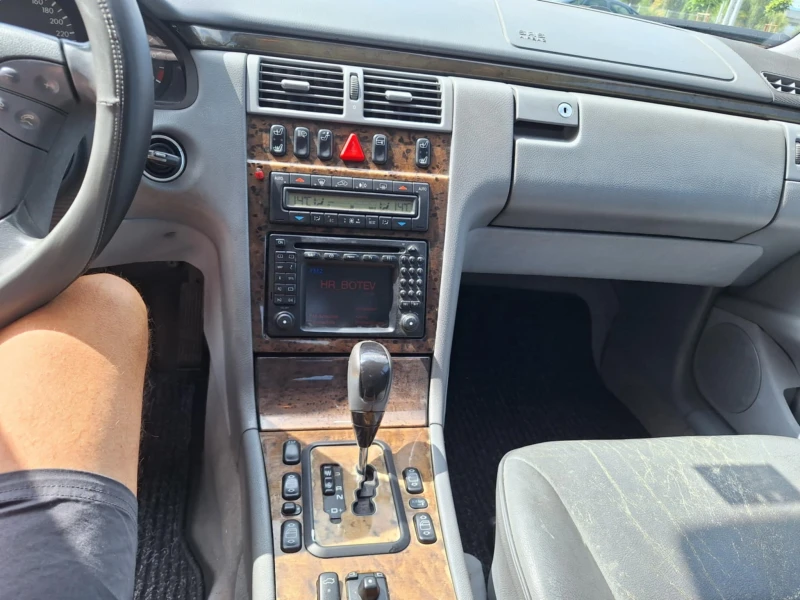 Mercedes-Benz E 320, снимка 8 - Автомобили и джипове - 52034081
