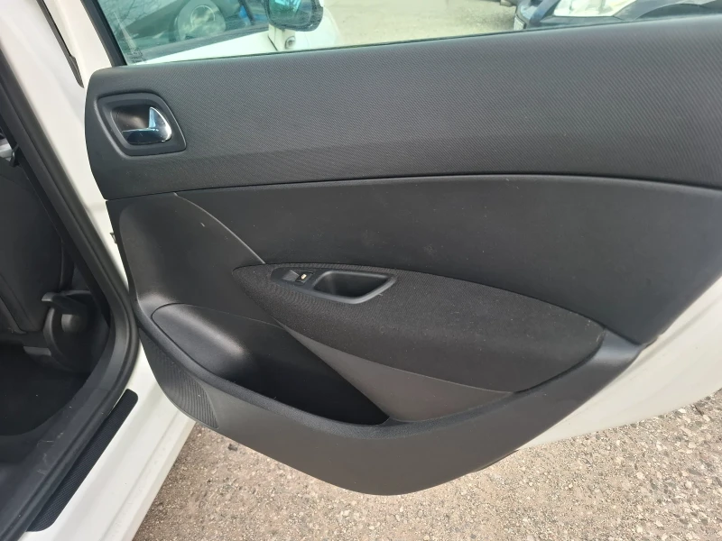 Peugeot 308 1.6Газ/Б. SW до7м., снимка 16 - Автомобили и джипове - 53060153