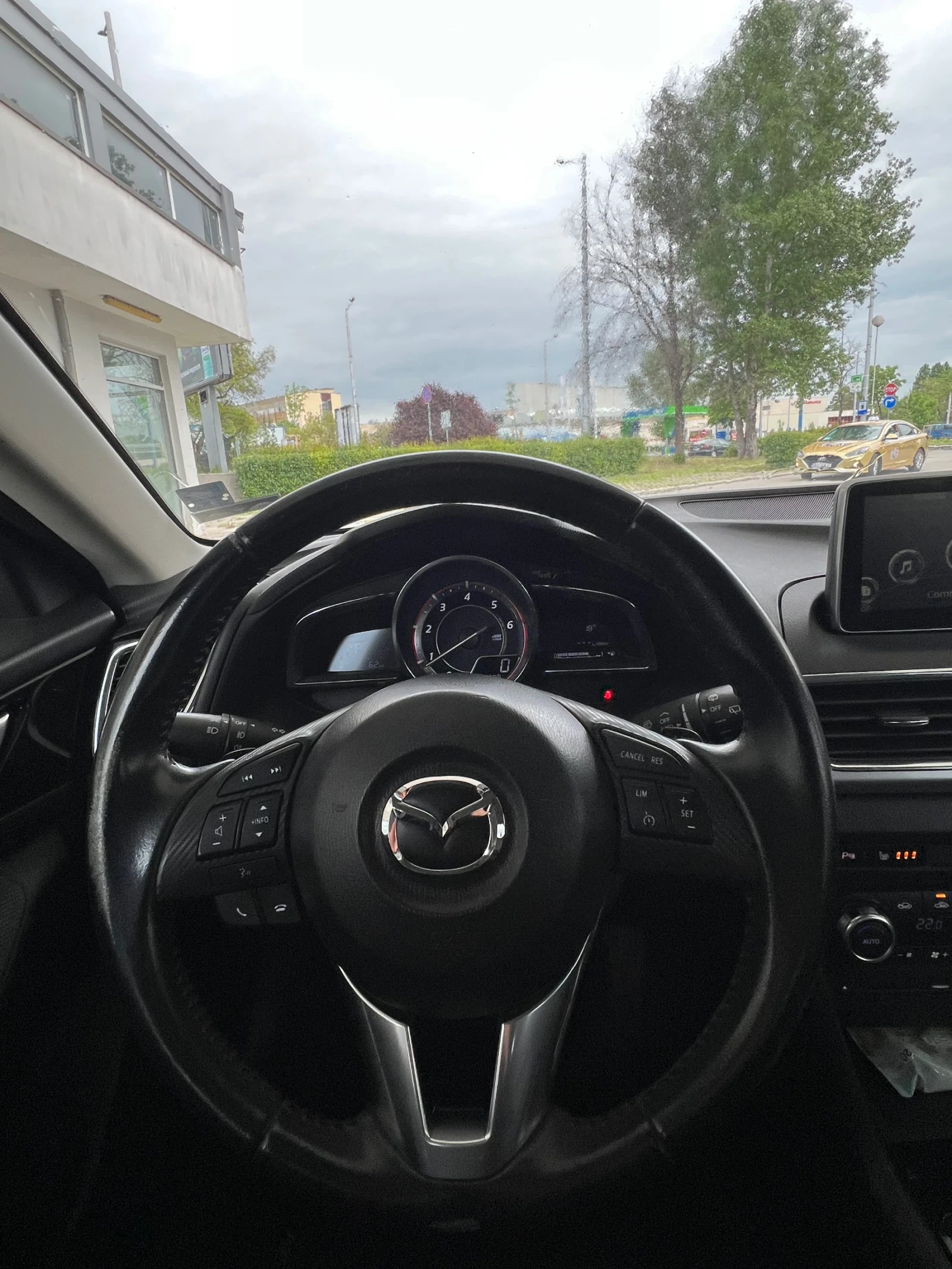 Mazda 3 skyactive 2.2 обслужена, платено всичко - изображение 6