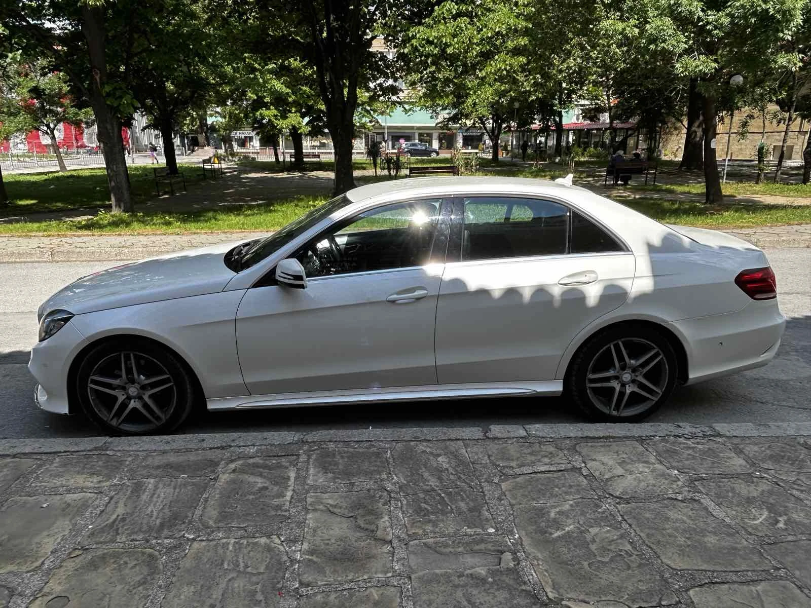 Mercedes-Benz E 220 AMG optik - изображение 2