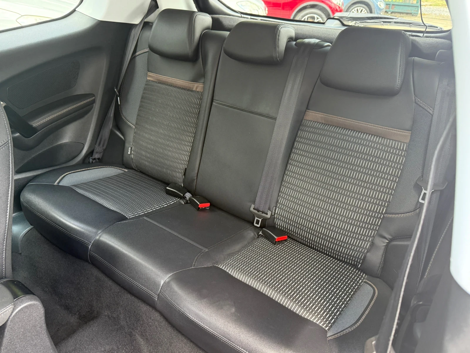 Peugeot 208 1.6HDI Allure 114k.c. - EURO5b - ОТЛИЧНО СЪСТОЯНИЕ - изображение 9
