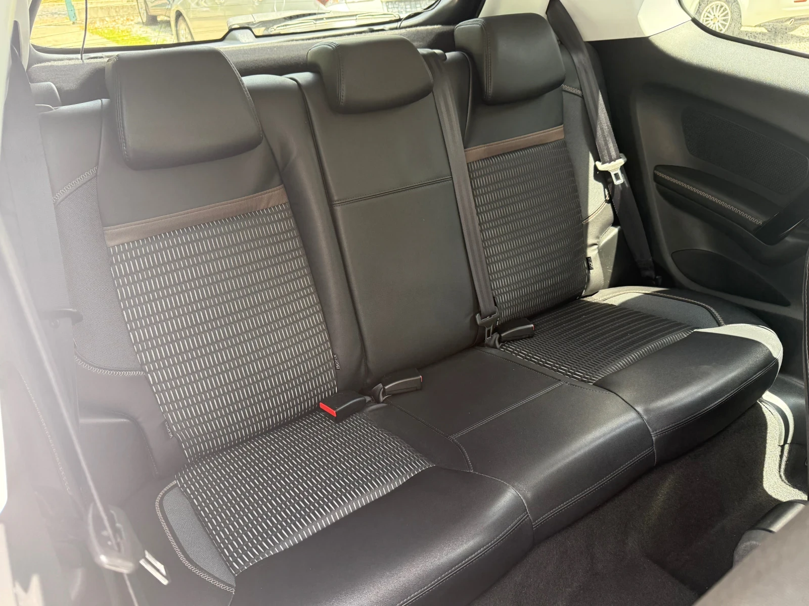 Peugeot 208 1.6HDI Allure 114k.c. - EURO5b - ОТЛИЧНО СЪСТОЯНИЕ - изображение 10