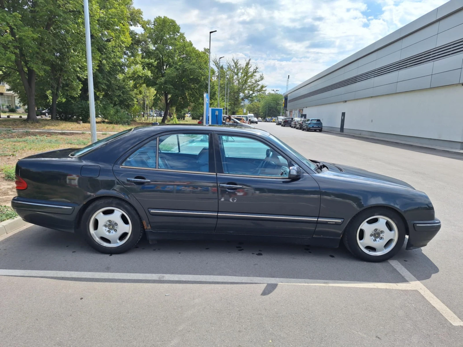 Mercedes-Benz E 320  - изображение 2