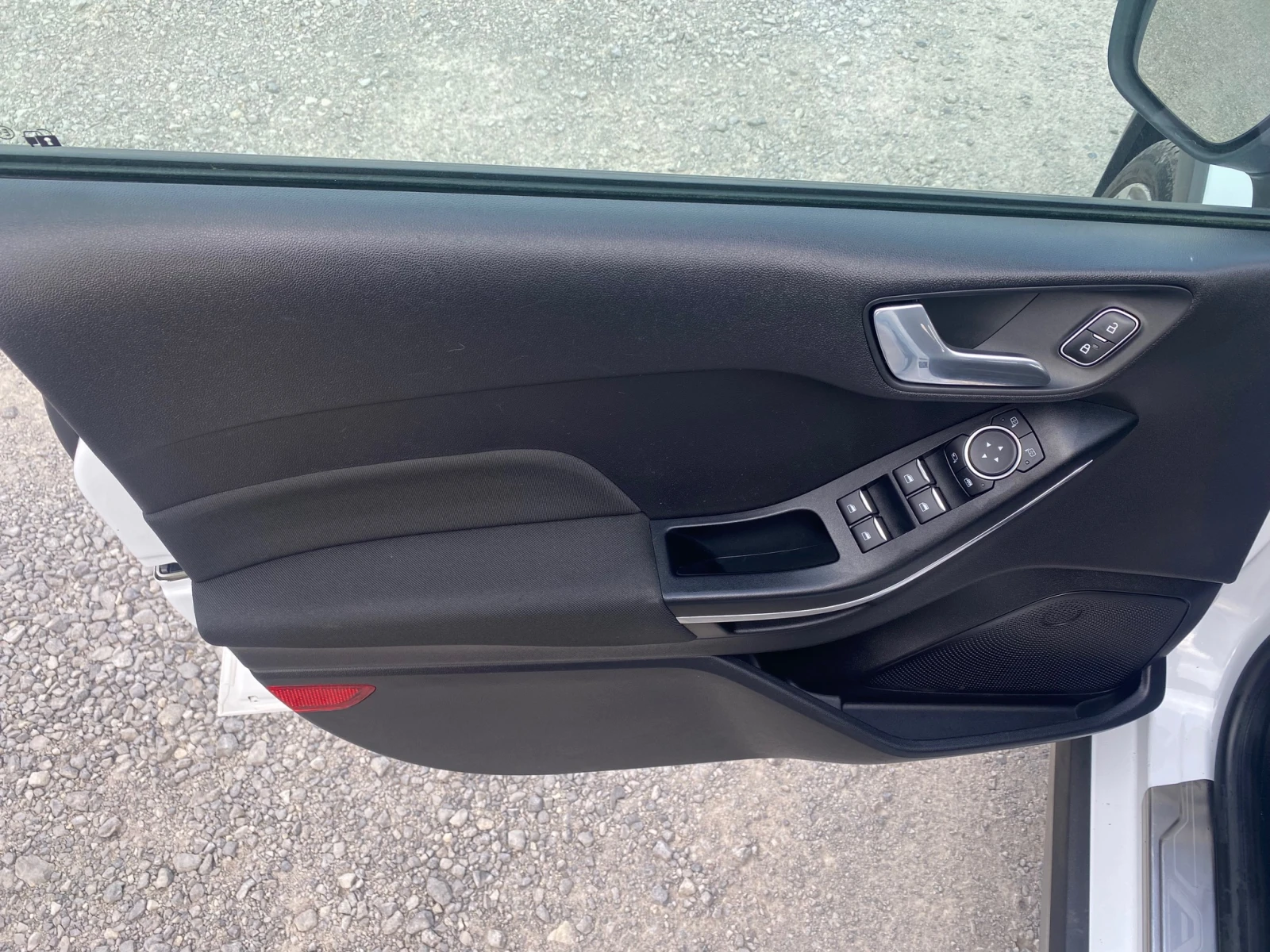 Ford Fiesta Active 1.0 Ecoboost, снимка 10 - Автомобили и джипове - 54057561