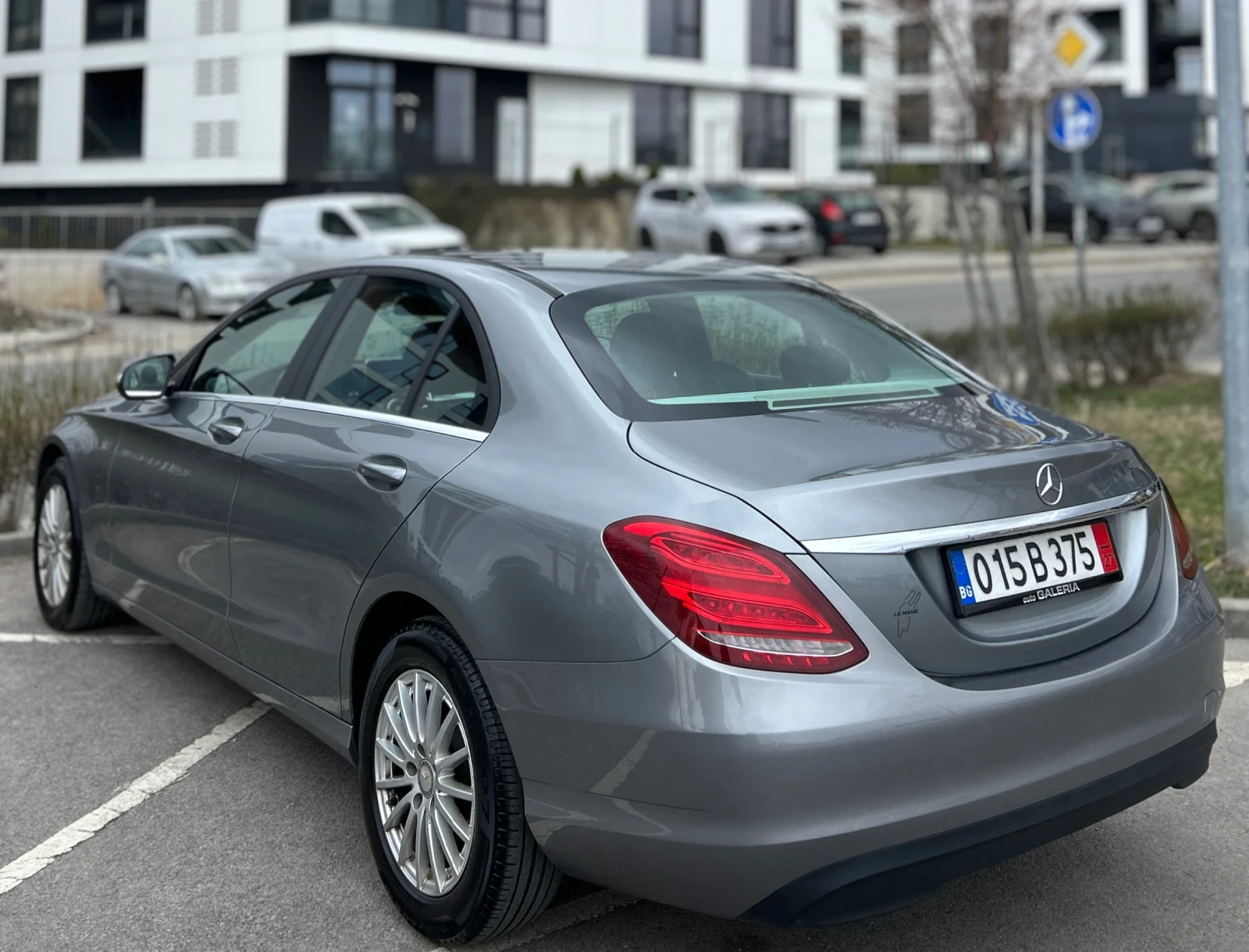 Mercedes-Benz C 220 2.2d* Burmester* FullLed, снимка 8 - Автомобили и джипове - 54120447