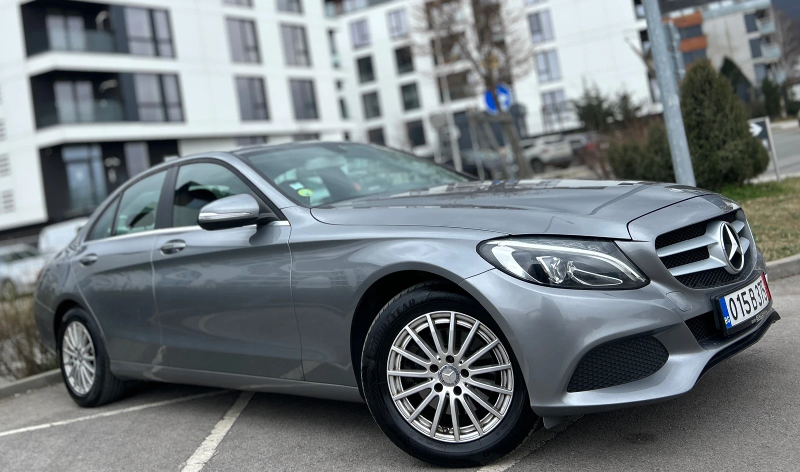 Mercedes-Benz C 220 2.2d* Burmester* FullLed, снимка 3 - Автомобили и джипове - 54120447