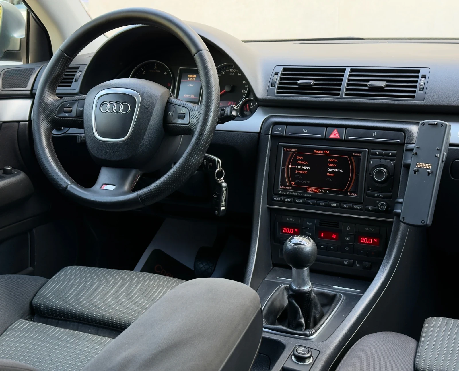 Audi A4 2.0TDi S-LINE* 4x4* NAVI* XENON, снимка 13 - Автомобили и джипове - 54296553