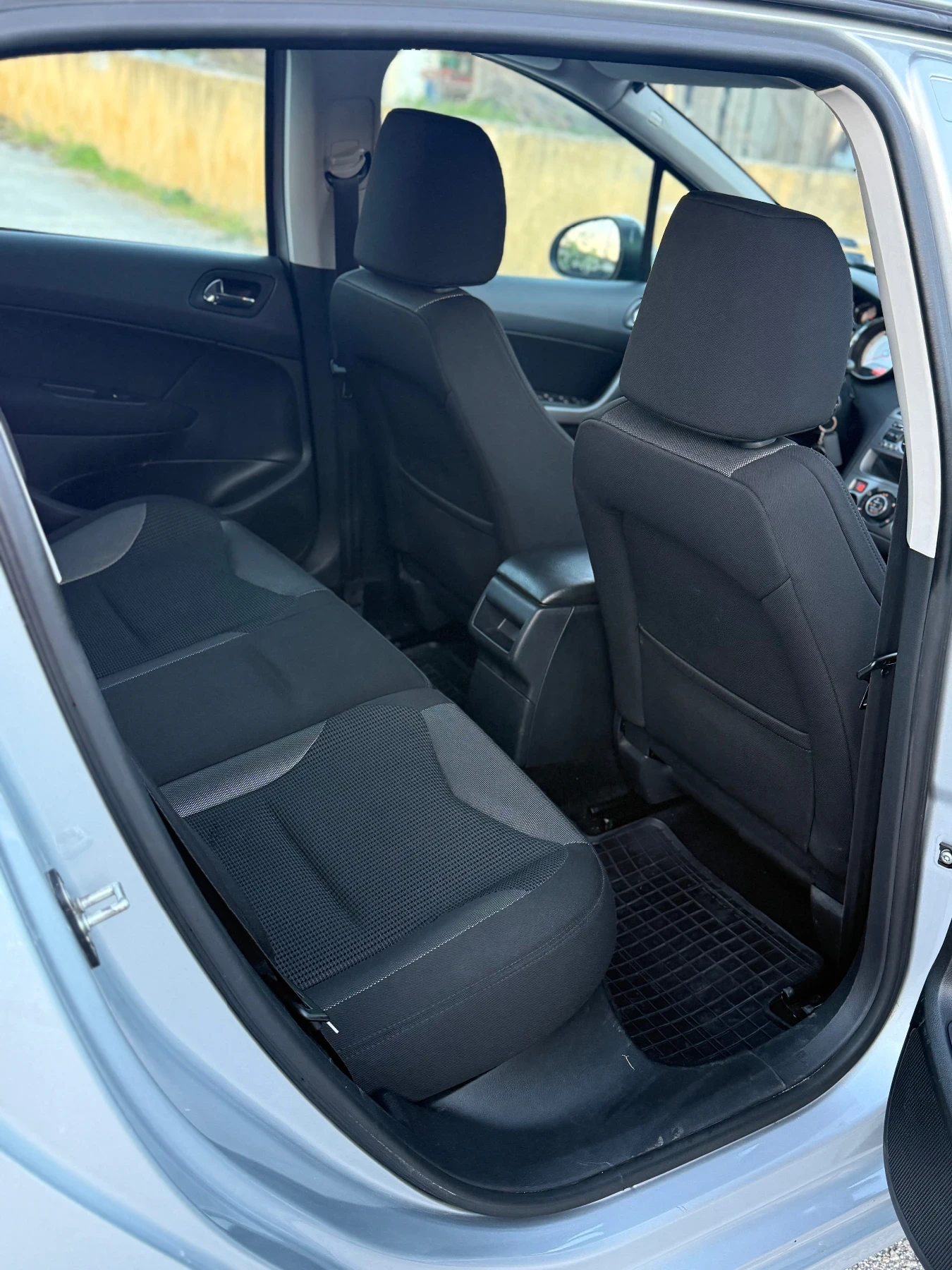 Peugeot 308 1.6 HDi 6 СКОРОСТИ, снимка 10 - Автомобили и джипове - 54352710