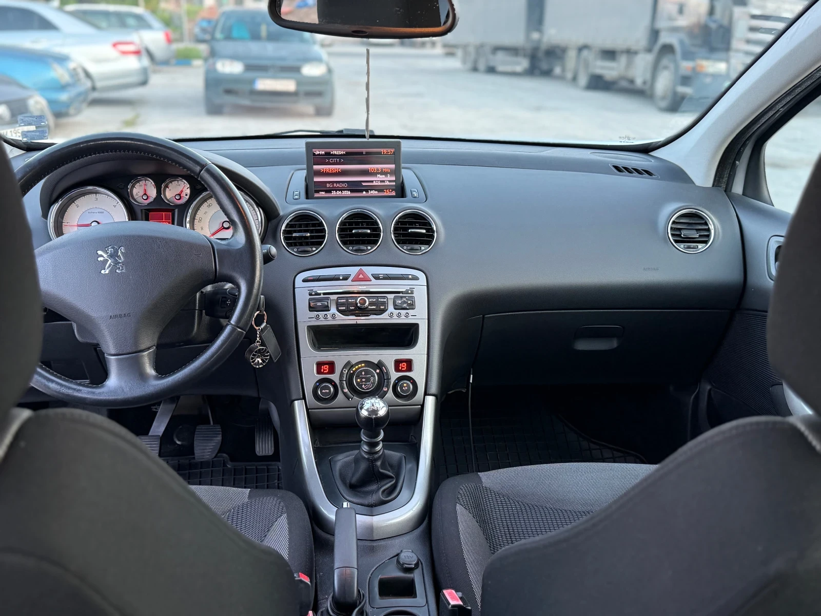 Peugeot 308 1.6 HDi 6 СКОРОСТИ, снимка 6 - Автомобили и джипове - 54352710