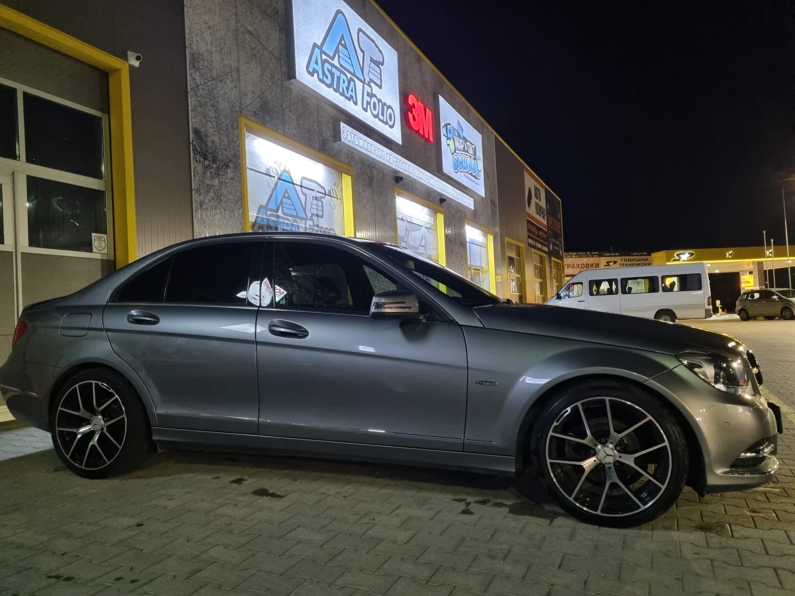 Mercedes-Benz C 180 Avantgarde, снимка 2 - Автомобили и джипове - 54956686