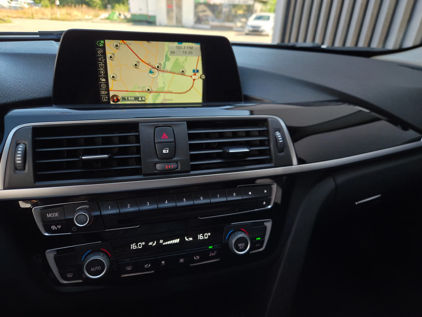 BMW 318 Sport* B47* Бяла перла* УНИКАТ, снимка 14 - Автомобили и джипове - 55991122