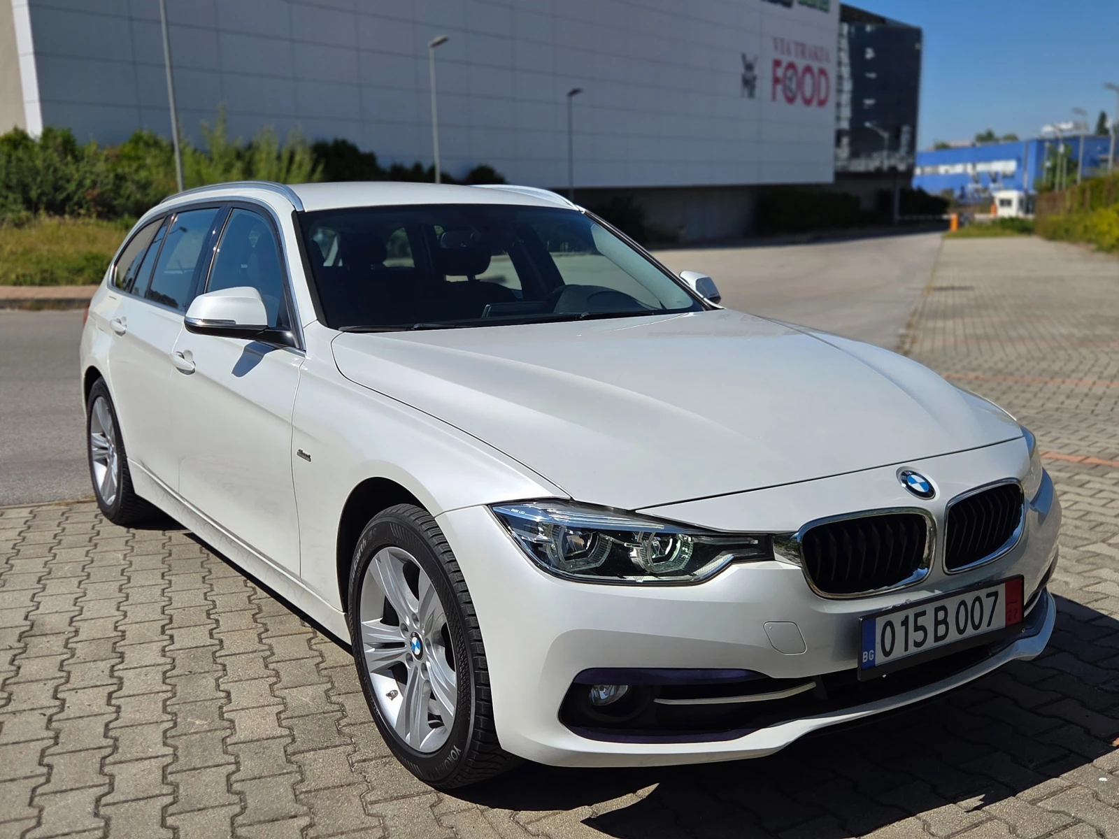 BMW 318 Sport* B47* Бяла перла* УНИКАТ, снимка 3 - Автомобили и джипове - 55991122