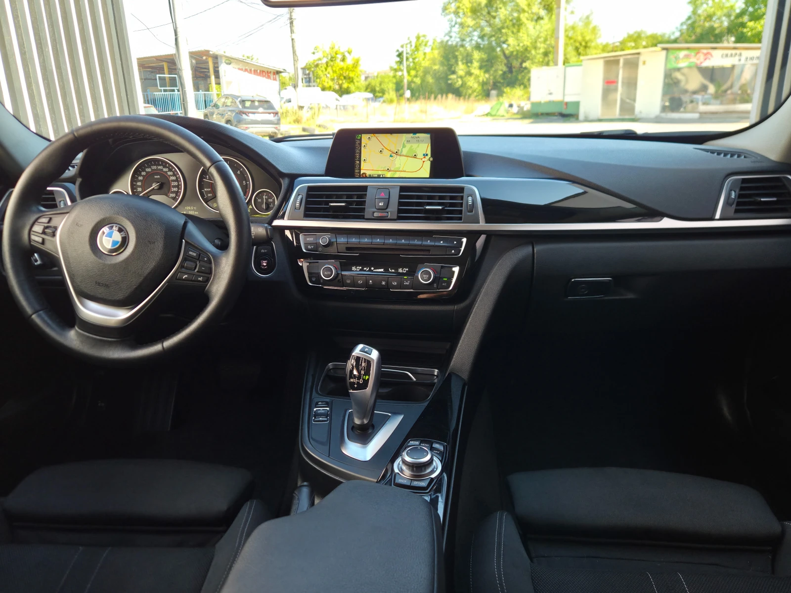 BMW 318 Sport* B47* Бяла перла* УНИКАТ, снимка 9 - Автомобили и джипове - 55991122