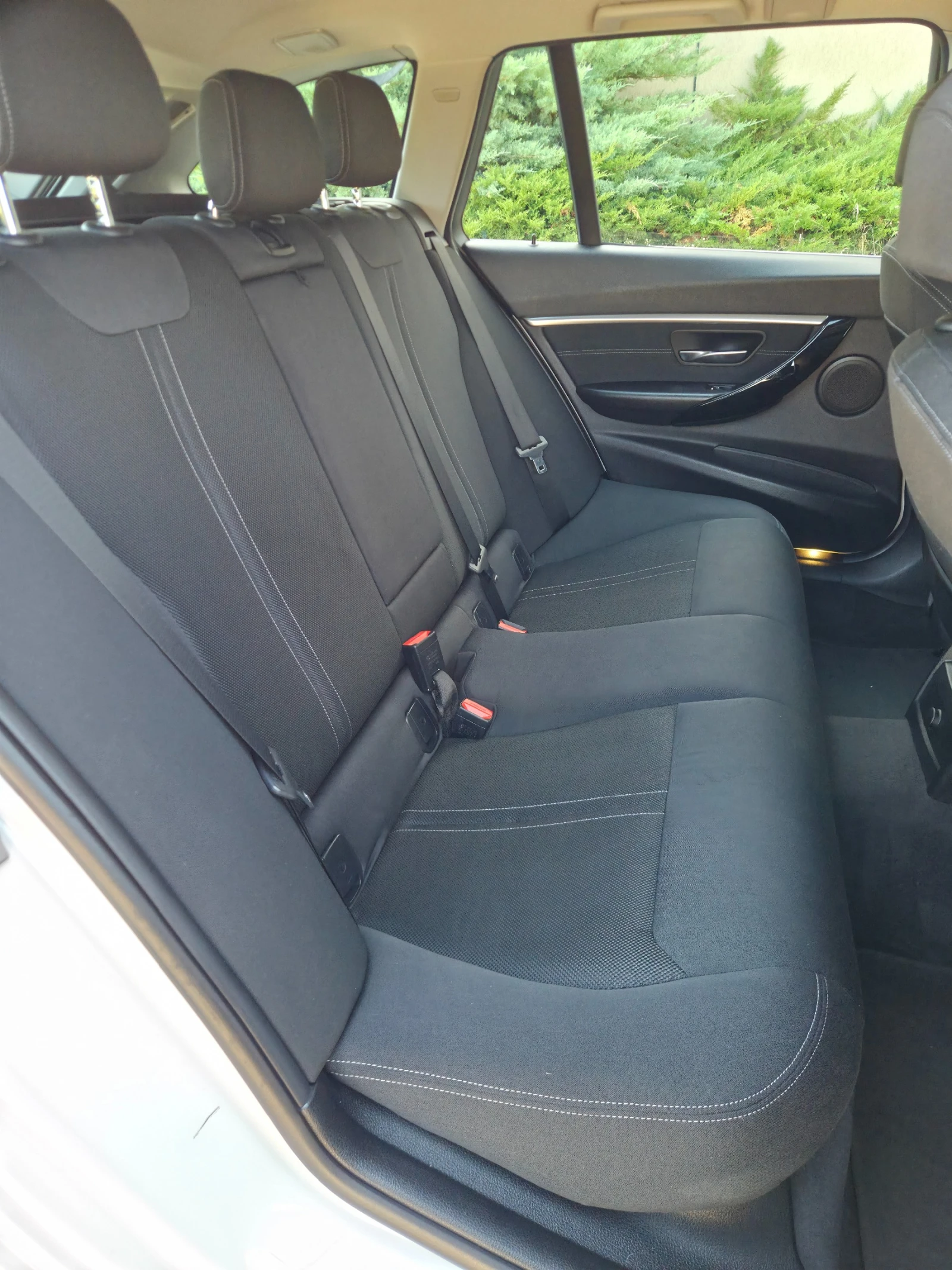 BMW 318 Sport* B47* Бяла перла* УНИКАТ, снимка 11 - Автомобили и джипове - 55991122