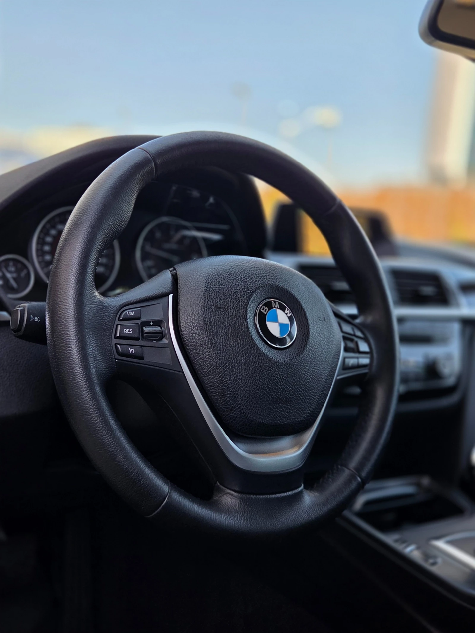 BMW 318 Sport* B47* Бяла перла* УНИКАТ, снимка 10 - Автомобили и джипове - 55991122