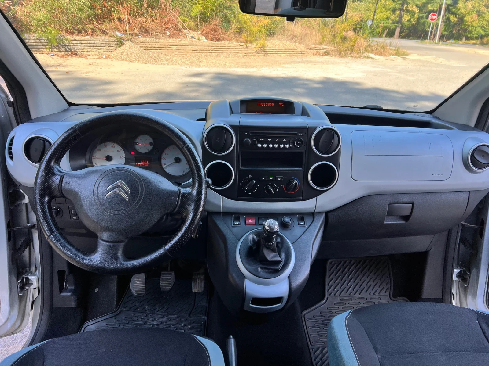 Citroen Berlingo Напълно обслужен, снимка 9 - Автомобили и джипове - 56377191