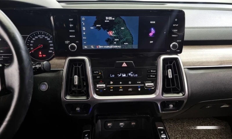 Kia Sorento Diesel 2.2 2WD * НАЙ-ДОБРА ЦЕНА В БЪЛГАРИЯ* , снимка 14 - Автомобили и джипове - 51966237