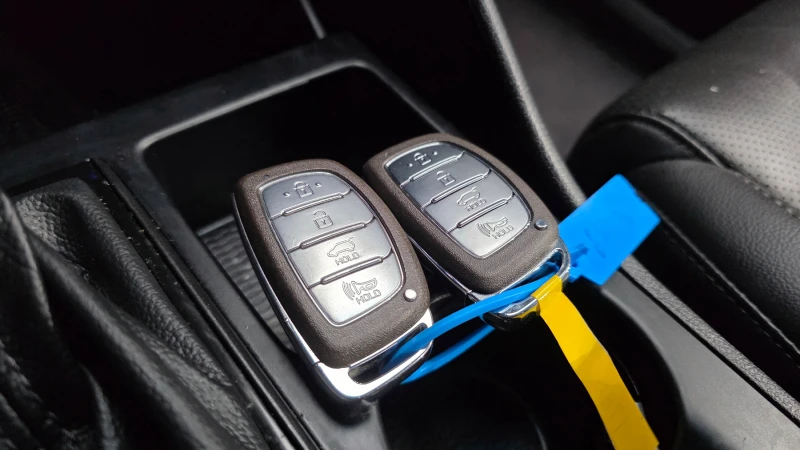 Hyundai Tucson 2.0 CRDI / АВТОМАТИК / СЕРВИЗНА ИСТОРИЯ !!!, снимка 14 - Автомобили и джипове - 53064777