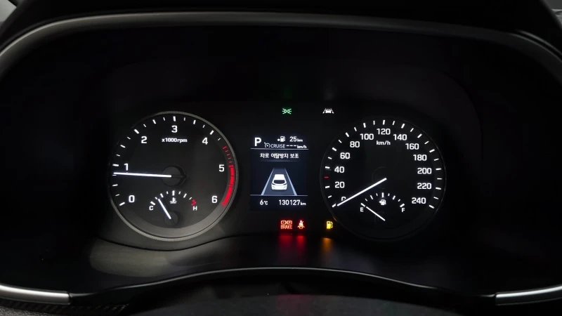 Hyundai Tucson 2.0 CRDI / АВТОМАТИК / СЕРВИЗНА ИСТОРИЯ !!!, снимка 10 - Автомобили и джипове - 53064777