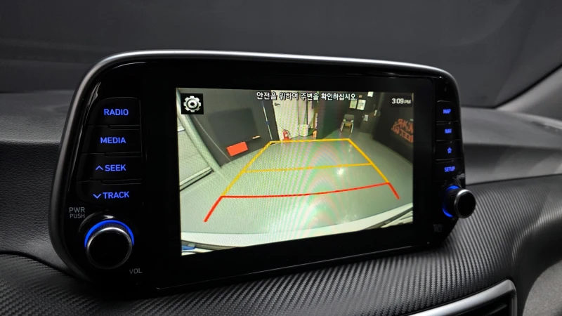 Hyundai Tucson 2.0 CRDI / АВТОМАТИК / СЕРВИЗНА ИСТОРИЯ !!!, снимка 13 - Автомобили и джипове - 53064777