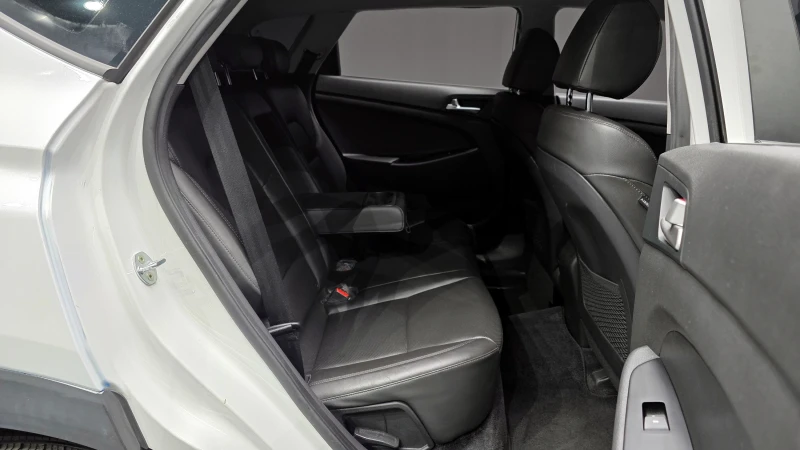 Hyundai Tucson 2.0 CRDI / АВТОМАТИК / СЕРВИЗНА ИСТОРИЯ !!!, снимка 8 - Автомобили и джипове - 53064777