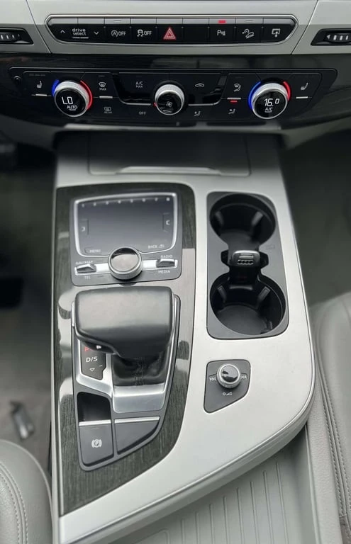 Audi Q7 * quattro Premium * CARFAX * БЕЗ ПЪРВОНАЧАЛНА ВНОС, снимка 14 - Автомобили и джипове - 53091104