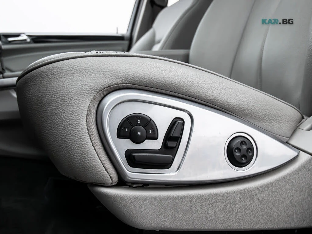Mercedes-Benz GL 350 4MATIC* BLUETEC* ПОДГРЕВ* КEYLESS* SUNROOF* , снимка 13 - Автомобили и джипове - 54679447