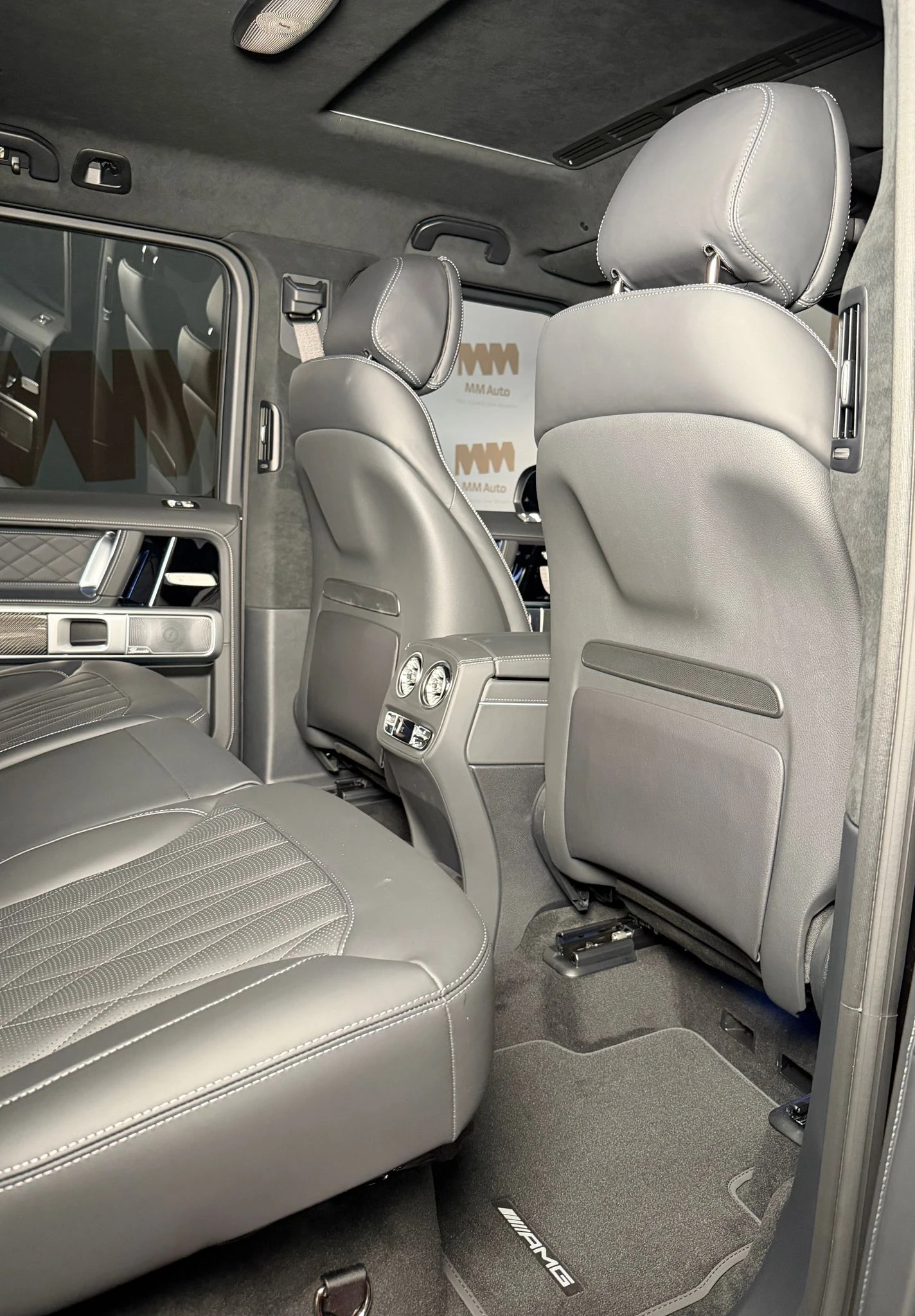 Mercedes-Benz G 63 AMG MY 2026* A22* Carbon* Night II* Exclusive, снимка 14 - Автомобили и джипове - 54940257