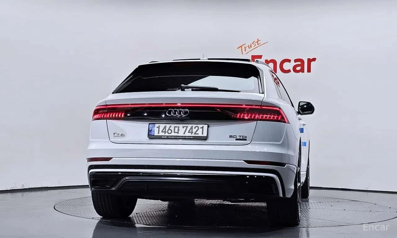 Audi Q8 50 TDI Premium| S-LINE| B&O| ОБДУХ| PANO| HUD| 360, снимка 4 - Автомобили и джипове - 55625031