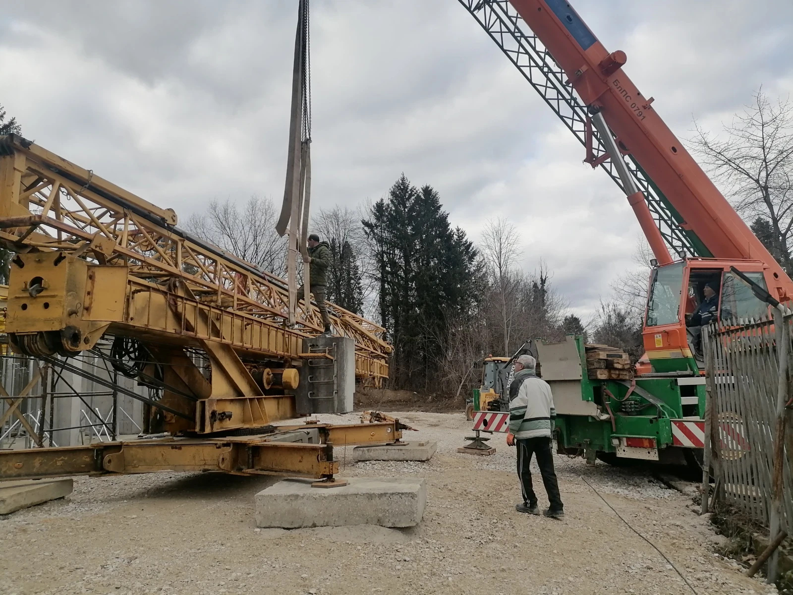 Кулокранове Liebherr 28K, снимка 2 - Индустриална техника - 53919998