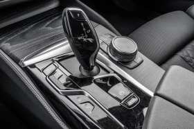 BMW 530E I * M-Package* * HeadUp* AвтоКредит* (ЦЕНА ДО БГ), снимка 15