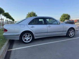 Mercedes-Benz E 320 Седан, снимка 5