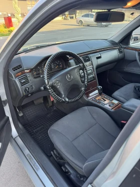 Mercedes-Benz E 320 Седан, снимка 7