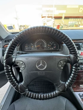 Mercedes-Benz E 320 Седан, снимка 8
